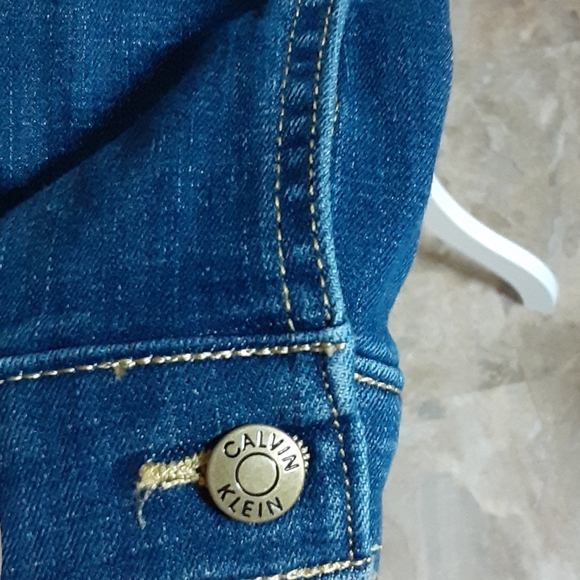 Calvin Klein crop Jean Jacket - Picture 7 of 12